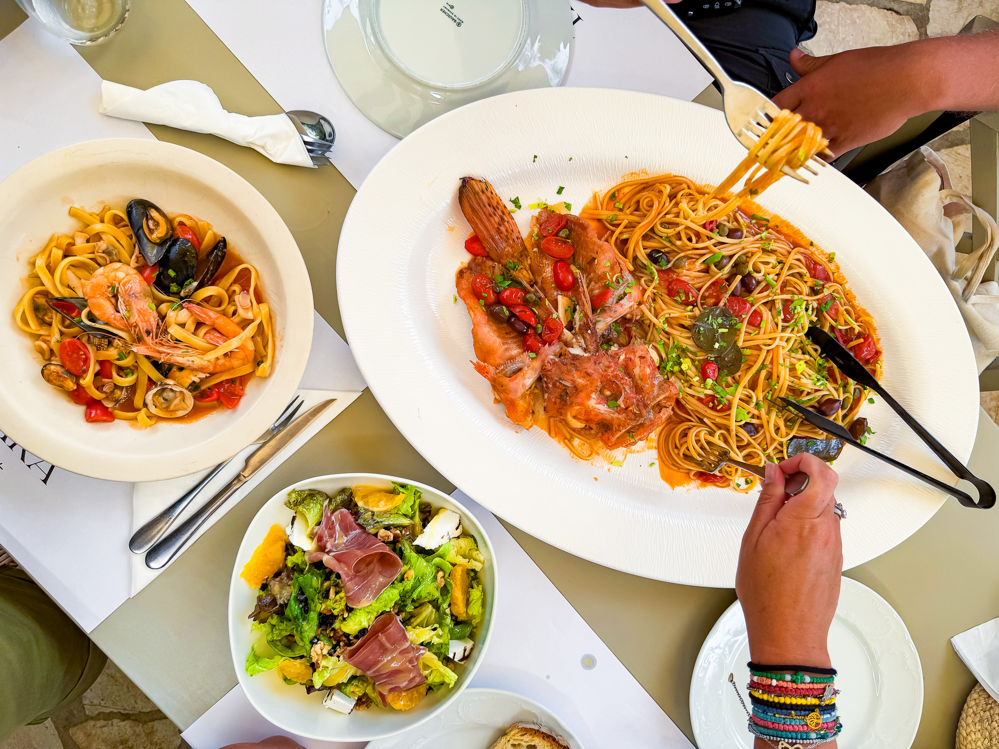 Dania z owocami morza w restauracji Taka Taka w Gaios na wyspie Paxos